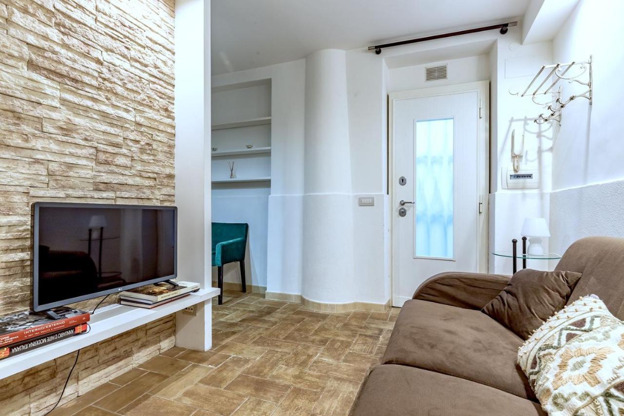 Lovely Apartment Ground Floor Colosseo Wi-Fi Ac روما المظهر الخارجي الصورة